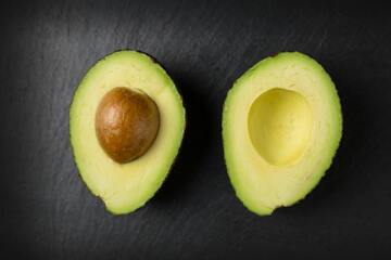 Le noyau d'avocat un bienfait pour la peau mais pas uniquement Le noyau d'avocat un bienfait pour la peau mais pas uniquement